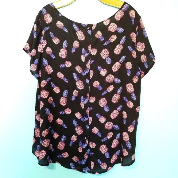 Torrid pineapple georgette button back blouse size 1 - Picture 6 of 9